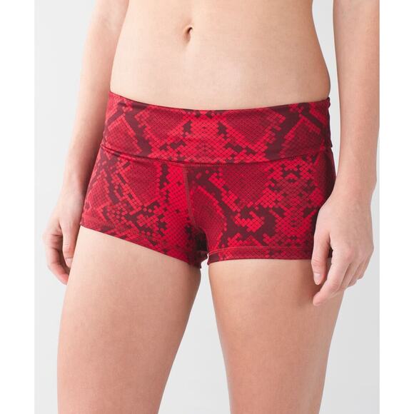 Lululemon Boogie Shorts Black Red Snake Size 4 Fold Over Option Ziggy Cranberry - Picture 2 of 10